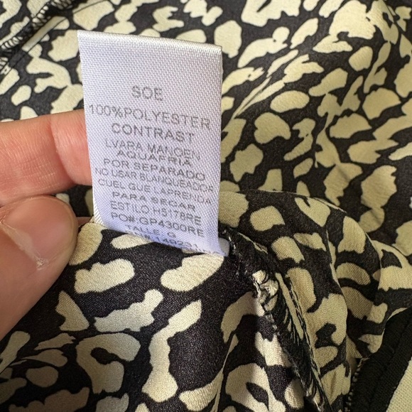 Kori America Women’s Leopard Zip-Up Shirt (Large) - Picture 6 of 8